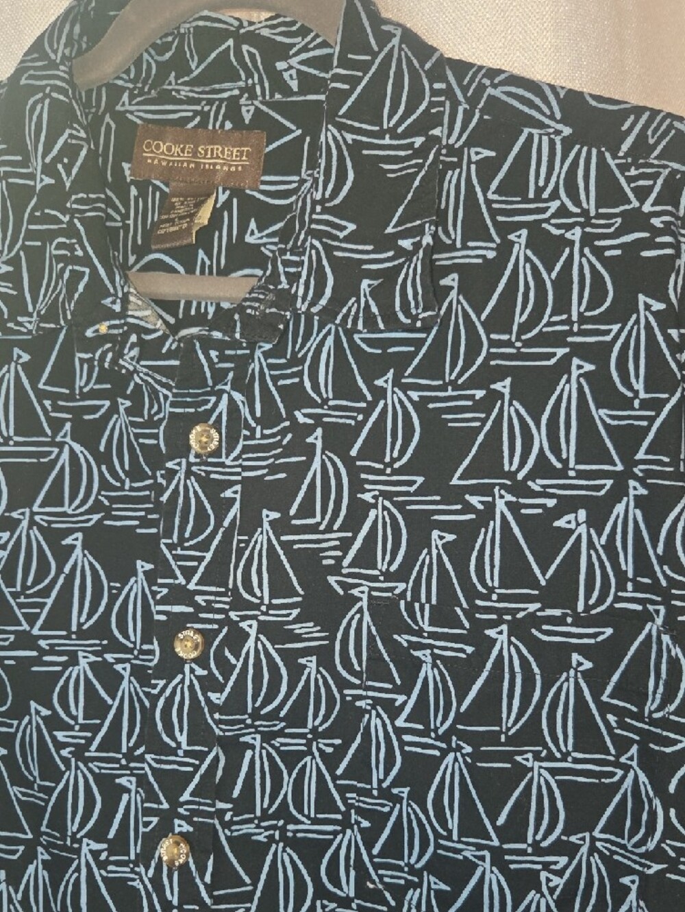 Cooke Street Hawaiian Island-Navy Sailboat Print Short-Sleeve Shirt- Large - Picture 3 of 5